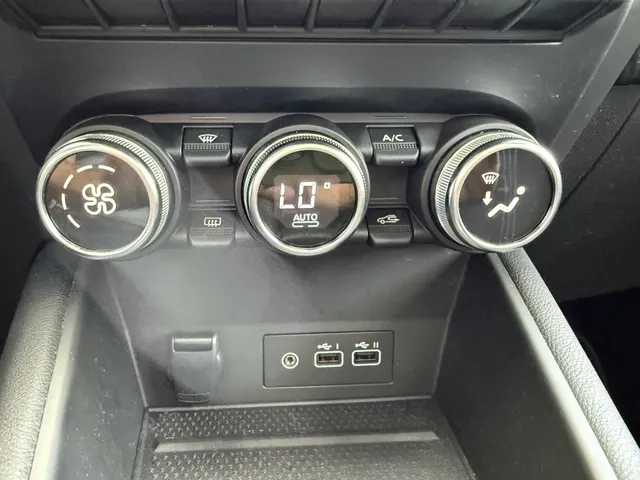 Renault Captur 1.6 E-Tech full hybrid 145 E-Tech engineered | NL Auto | Groot Navi scherm | Dode hoek detectie | LM 18 inch | Trekhaak | Luxe uitvoering