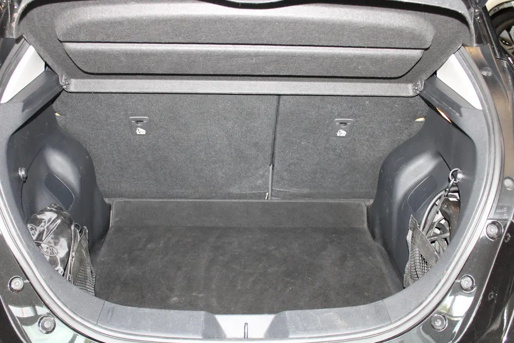 Nissan Leaf e+ N-Connecta 62 kWh | Stuur- en stoelverwarming | 385 WLTP | LM wielen | Adaptive cruise controle | 4seizoenenbanden | one pedal driving | Climate controle |