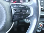 Kia Rio 1.0 TGDI ExecutiveLine | Trekhaak | Stuur-/stoelverwarming | Camera | Skai leer | 17' LM | Carplay | All seasons | Clima | Navi | Cruise |