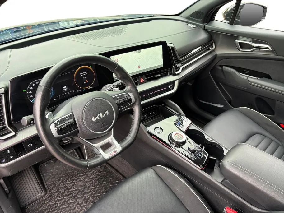 Kia Sportage 1.6 T-GDi Plug-in Hybrid AWD GT-PlusLine | EXCLUSIEVE UITVOERING | APPLE CARPLAY / ANDROID AUTO | PANO | ADAPT. CRUISE | STUUR/STOEL VERWARMING / VERKOELING | NAVI | 360° GRADEN | MEMORY SEATS | KAMELEON TINT |