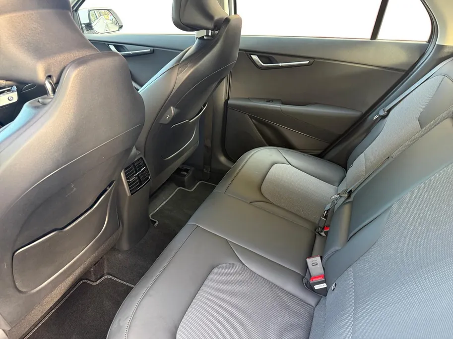Kia Niro 1.6i Hybrid DynamicLine | Zeer nette auto | Cruise Control Adaptief | LM Velgen 16 ' | Carplay | File Assistent | Camera | Metallic lak | Fabrieksgarantie t/m 17-5-2032 | NAP
