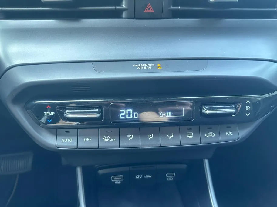 Hyundai i20 1.0 T-GDI Premium | Trekhaak| Lichtmetalen velgen| Automaat| Navigatie | Stoel verwarming| Stuur verwarming| Vol met opties!