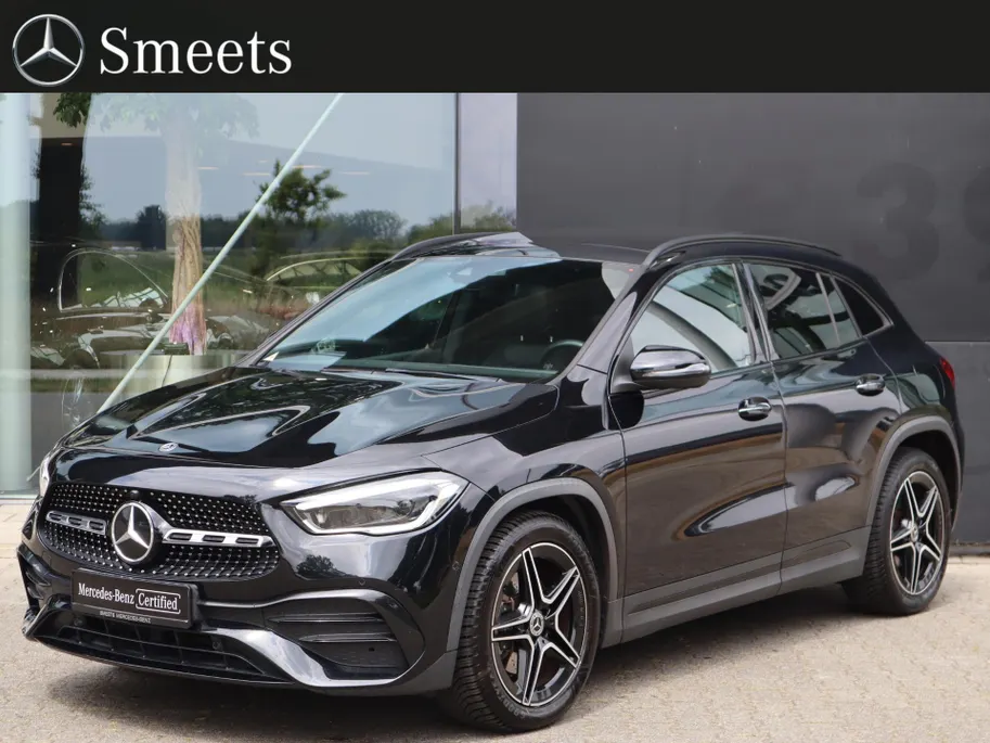 Mercedes-Benz GLA 200 Business Solution AMG l Trekhaak l Keyless l Panoramadak l Ambiente lichtpakket