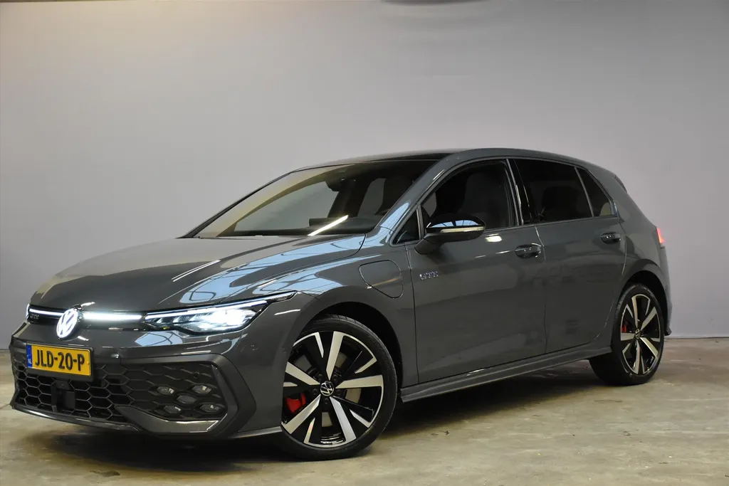 Volkswagen Golf 1.5 eHybrid GTE | Panoramadak | 360° Camera | Navigatie