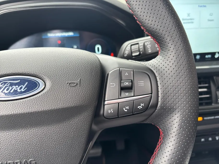 Ford Focus Wagon 1.0 EcoBoost Hybrid ST Line Style | Navigatie | Panorama Dak | Stoel/Stuur/Voorruitverwarming | Apple Carplay / Android Auto | Panorama Dak | Adaptieve Cruise Control | Lichtmetalen Velgen |