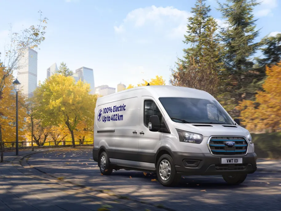 Ford E-Transit 350 L3H2 Trend 89 kWh Long Range | Tot 402 km | 22 kW AC laden | TE BESTELLEN VOERTUIG | Nu 0,99% rente op Financial Lease | Parkeersensoren voor en achter | Apple Car Play / Android Auto