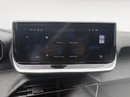 Peugeot 208 1.2 Hybrid 110 e-DCS6 Allure | Automaat | Parkeersensoren | Apple Carplay & Android Auto | Cruise Control | Bluetooth | 12 Maanden BOVAG Garantie