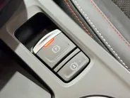 Renault Arkana 145PK E-Tech Hybrid R.S. Line Automaat | 9,3' Navi | Camera | Parkeersensoren | Climate Control | Adaptive Cruise Control | Stoelverwarming | Lichtmetalen Velgen | Apple CarPlay/Android Auto |