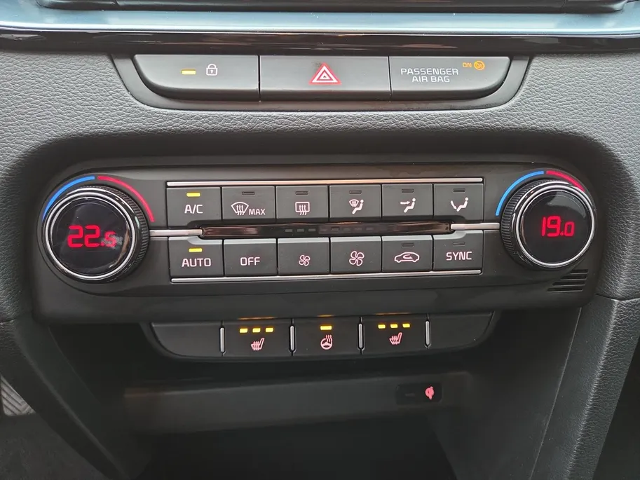 Kia Ceed Sportswagon 1.0 T-GDi Design Edition | JBL | Carplay | Camera | Navigatie | Stoelverwarming | Doedehoek Detectie |Fabrieksgarantie  t/m  1-7-2032 + 3x 1 jaar*| NAP