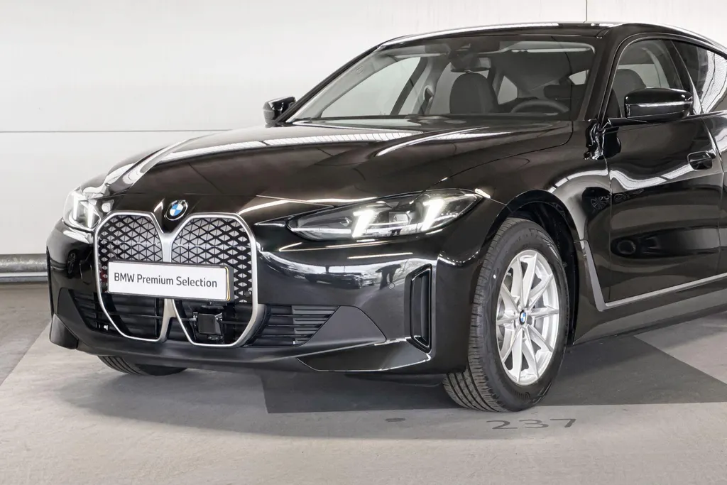 BMW i4 eDrive35 70 kWh