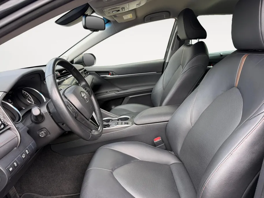 Toyota Camry 2.5 Hybrid Premium | APPLE CARPLAY EN ANDROID AUTO | LM VELGEN | LEDER | STOELVERWARMING | CRUISE | NAVI |