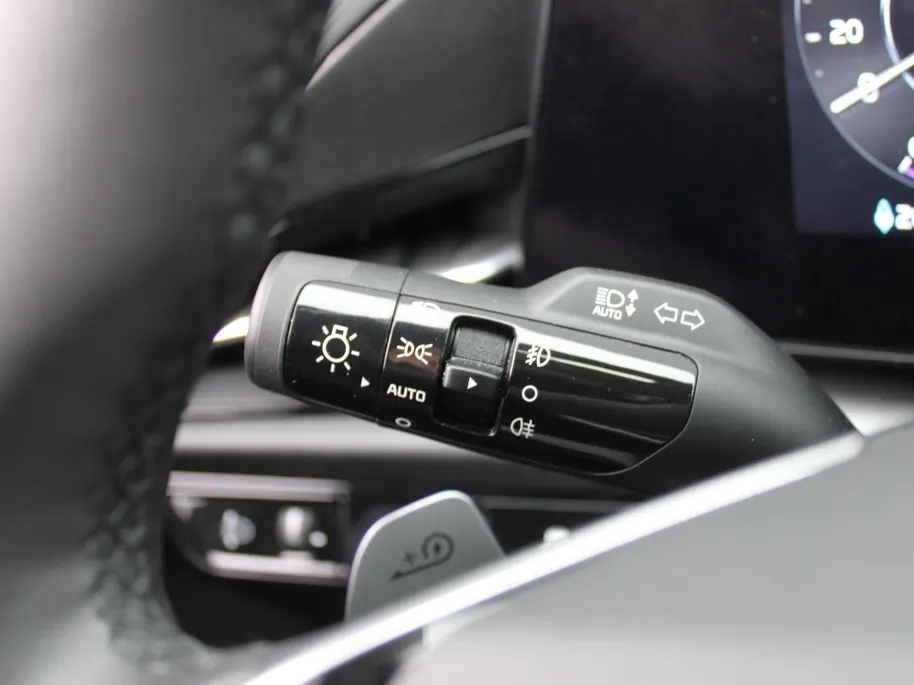 Kia Niro EV Edition Advanced 64.8 kWh | Stuur-/stoelverwarming | Elektr. stoelverstelling | Camera | Cruise adapt. | 17'LM | Clima | 17% bijtelling |