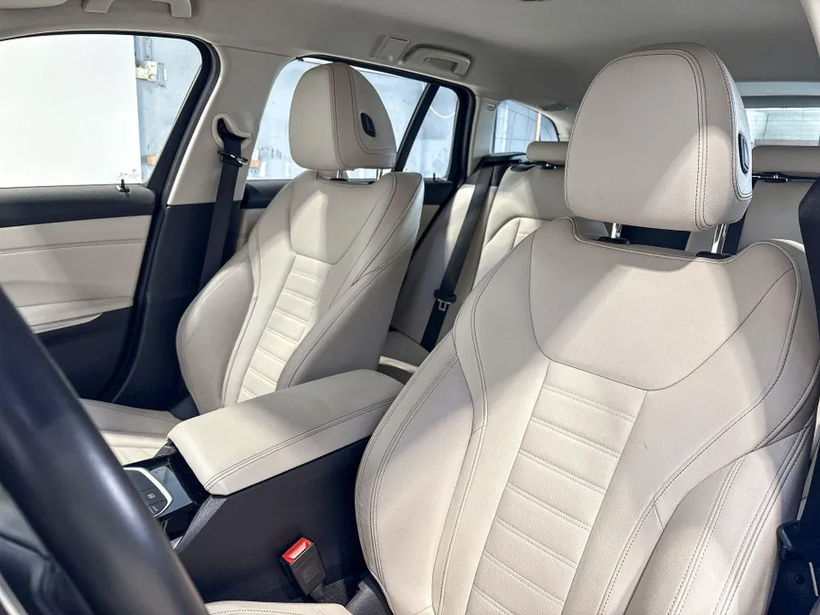 BMW 3 Serie Touring 330i Business Edition Plus High Executive