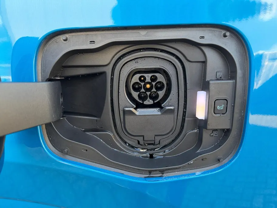 Ford E-Transit Cour. Limited 44 kWh | 1e eigenaar | Automaat | Trekhaak | Adapt. Cruise control | BLIS | Winter pack | Parkeersensoren voor en achter | Achteruitrijcamera | Navigatie | Apple carplay & Android auto | Fabrieksgarantie |