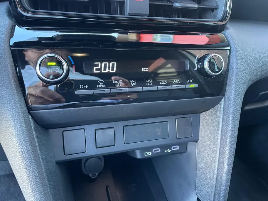 Toyota Yaris Cross 1.5 Hybrid Dynamic | Navigatie| Achteruitrijcamera| Adaptieve cruise control| Climate control|