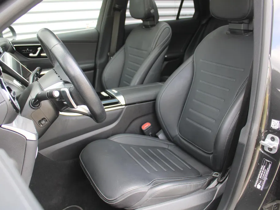 Mercedes-Benz GLC 300e 4MATIC AMG Line | 360 Camera | Schuifdak | Cruise adapt. | 20' LM | HUD | Treeplanken | Dodehoek detectie | Stoelverwarming + geheugen | BTW auto |