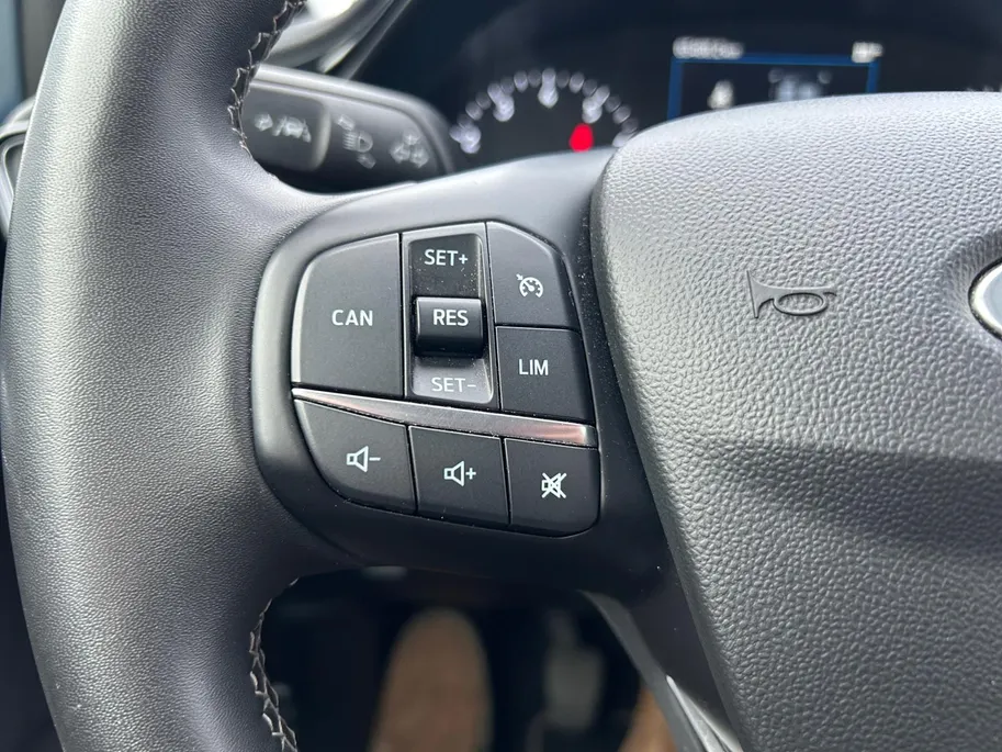 Ford Fiesta 1.0 EcoBoost Titanium 125pk | Stoel- stuur en voorruitverwarming | Navigatie via Apple Carplay & Android auto | Parkeer sensoren