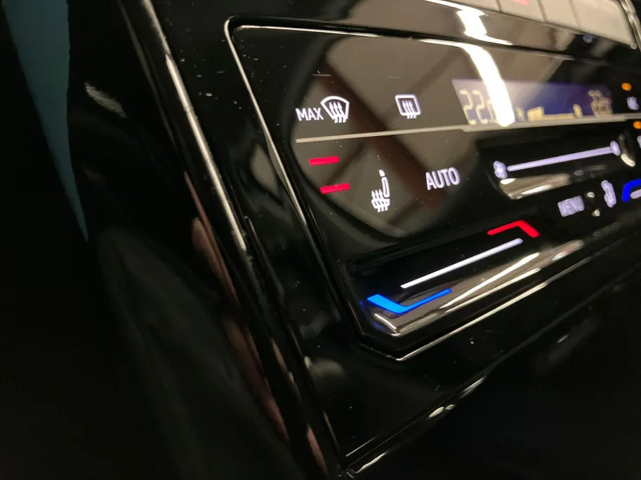 Volkswagen T-Cross 1.0TSI/95PK Goal · Navigatie ·  Stoelverwarming · LED · Apple/Android Car Play · Garantie t/m 25-04-2027