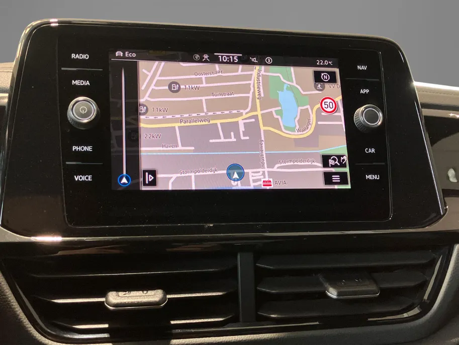 Volkswagen T-Roc 1.5TSI/150PK DSG R-line · Panoramadak  · Camera · Apple/Android Car Play · Navigatie