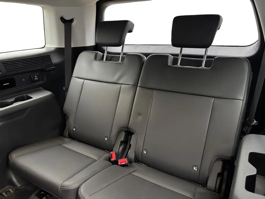 Hyundai Santa Fe 1.6 T-GDI PHEV Premium Plus 4WD 7p | Uniek Two Tone wrap Z-Signing | LED koplampen | Bose Audio | All Season banden | Lederen bekleding | NU Rijklaarprijs! Incl.12 Maanden, APK, Onderhoudsbeurt etc! Premiumpakket gratis!