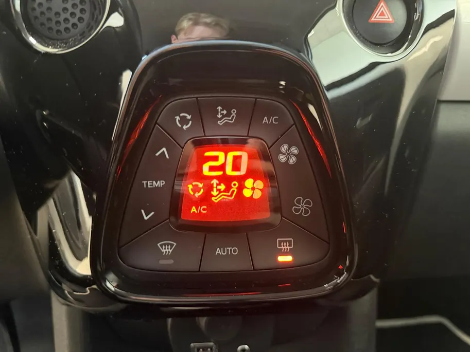 Toyota Aygo 1.0 X-JOY | NAVI | CAMERA | DEALERONDERHOUDEN |