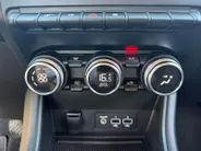 Renault Captur 1.0 TCe 90 Intens | Apple Carplay & Android Auto | Parkeersensoren | Volledig Dealer Onderhouden | Cruise & Climate Control | 12 Maanden BOVAG Garantie