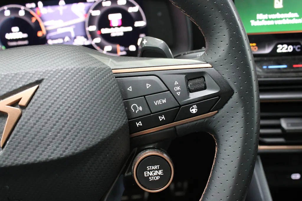 CUPRA Leon Sportstourer 1.5 TSI e-Hybrid Business PHEV / Stoel + Stuurverwarming / Elektr. Klep / 18' LMV / Camera / Navi /