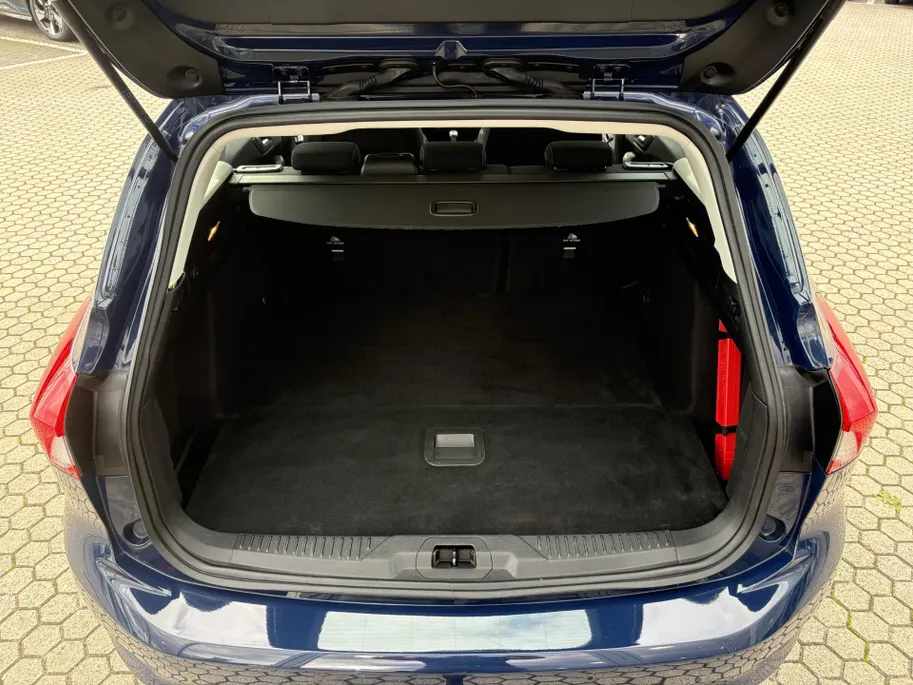 Ford Focus Wagon 1.5 EcoBoost Titanium Business | 1500 kg trekkracht | WINTER PACK