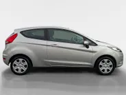 Ford Fiesta 1.25 Limited | Nieuwe Distributieriem bij aflevering | Trekhaak | All weather banden | Radio | Dealer onderhouden | Nieuwe APK | 12maanden BOVAG Garantie |