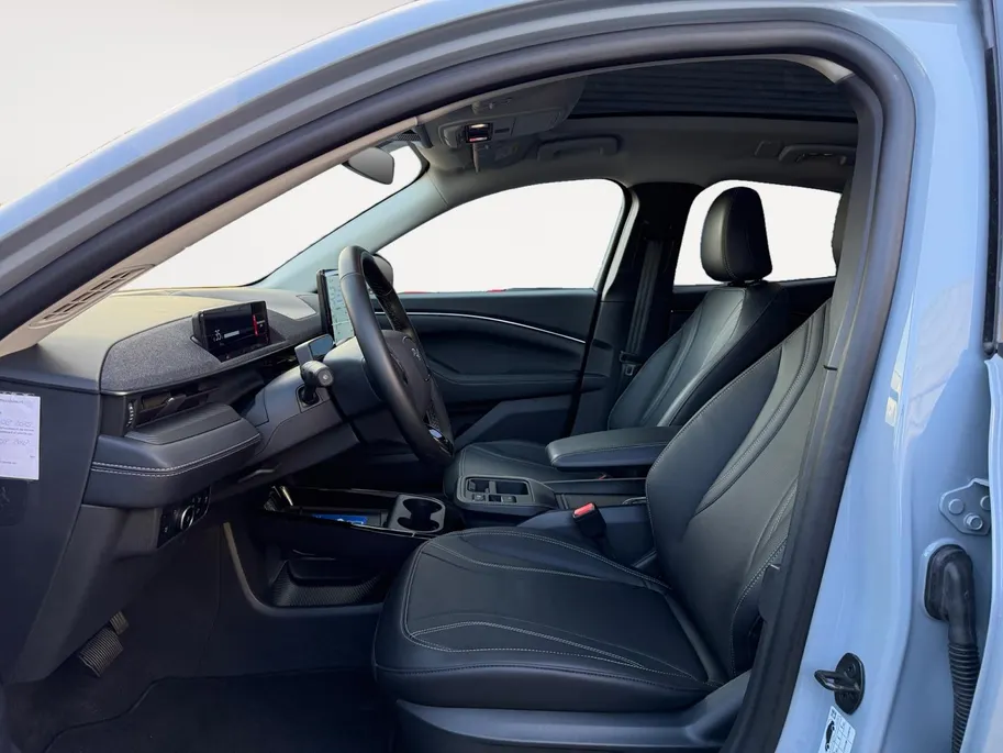 Ford Mustang Mach-E Standard RWD 73 kWh | Automaat | Pano dak | Adapt. Cruise control | BLIS | B&O audio | 360 graden camera | Parkeersensoren voor en achter | Elektr. achterklep | Fabrieksgarantie |