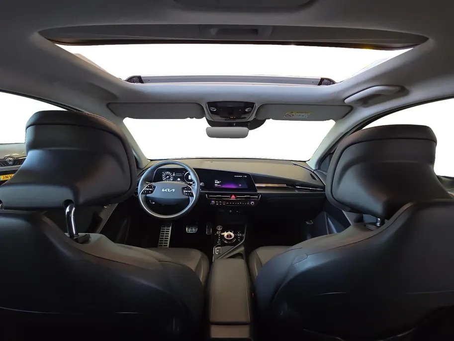 Kia Niro EV ExecutiveLine 64.8 kWh Accu 100% | Meest luxe uitvoering | Schuif/kantel dak | Dodehoek Detectie | Cruise Control Adaptief |  Head up Display | Stoelverwarming en Ventilatie | Harmen / Kardon | camera | Carplay & Android | Fabrieksgarantie t/m 19-06-2031