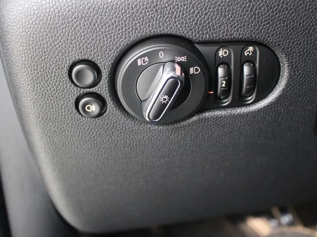 MINI 5-Deurs 1.5 Cooper Camden Edition Automaat | Navigatie | PDC | Cruise Control