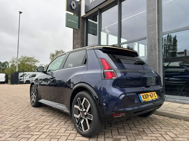 Renault 5 Comfort range iconic cinq 52 kWh | INCL. V2G LADER | WINTERPACK | CAMERA
