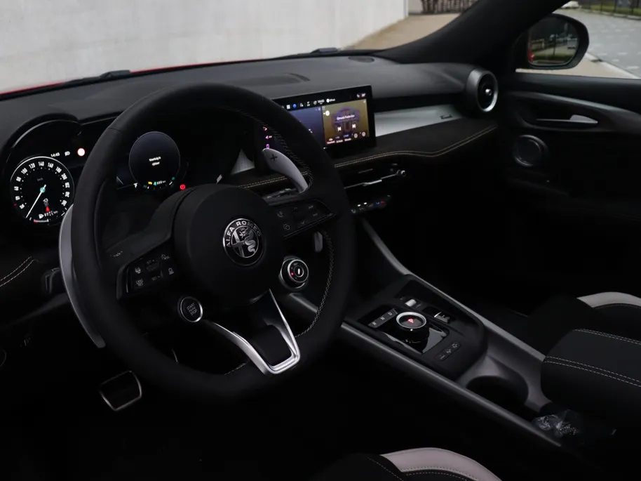 Alfa Romeo Tonale Ibrida Plug-In Q4 270 PK Sport Speciale | Pano | LED | Harman |