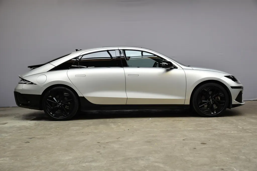 Hyundai IONIQ 6 77,4 kWh 325pk AWD First Edition I SOH 100% I Afn. trekhaak