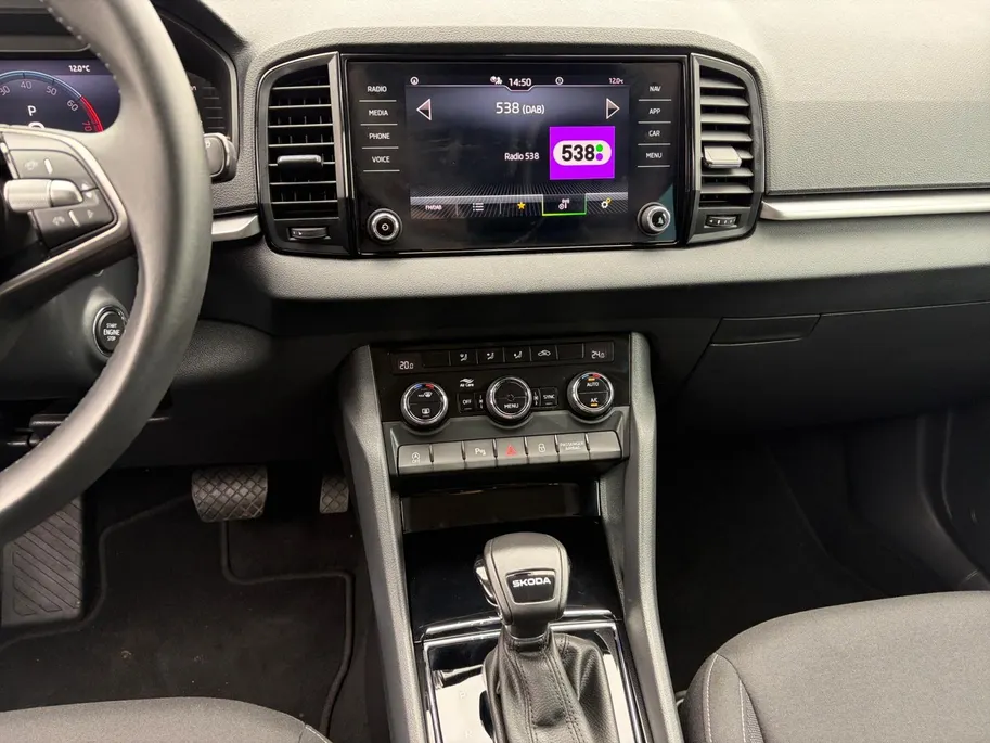 Škoda Karoq 1.5 TSI ACT Business Edition *Automaat*Navi via Carplay*Camera*Parkeersensoren*Climate Control*Keyless*Cruise Control*LM.Velgen*Zeer nette auto!