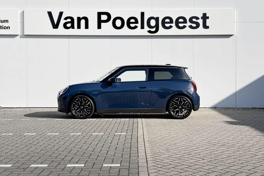MINI Cooper 3-deurs Electric Cooper E Favoured L 40.7 kWh