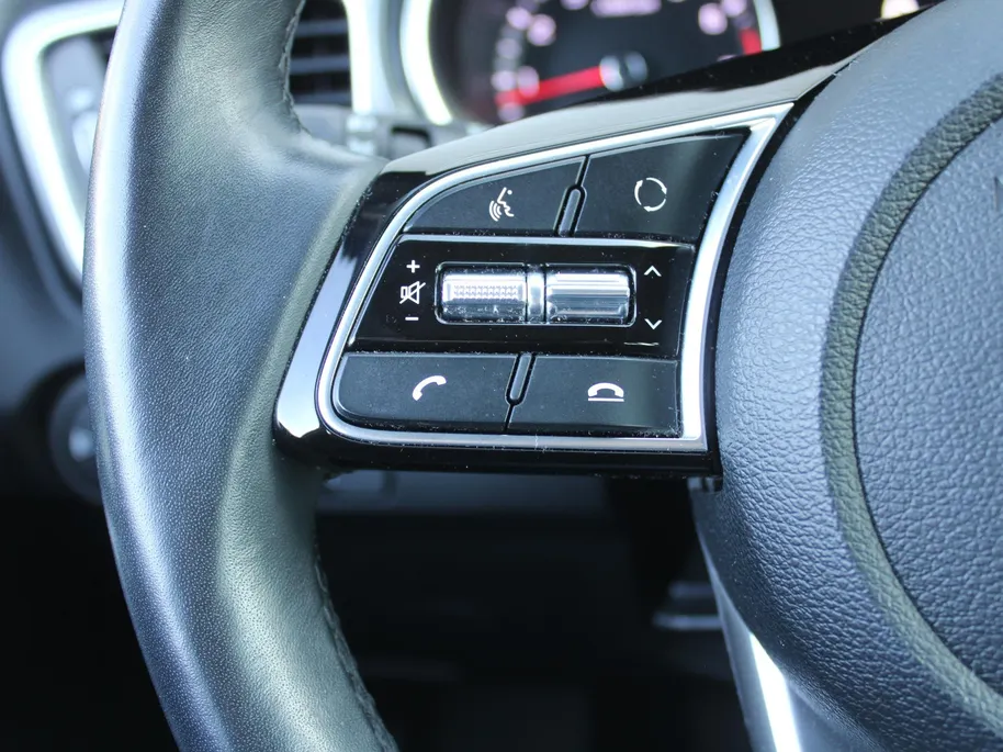 Kia XCeed 1.5 T-GDI MHEV DynamicLine | Android Auto/Apple Carplay | Stoel-/stuurverwarming | 16' LM | Camera | Zeer weinig km |