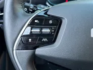 Kia Niro 1.6 GDi Hybrid DynamicLine Edition | Elektrisch Verstelbare Bestuurdersstoel | Dodehoekdetectie | Apple Carplay / Android Auto | Navigatiesysteem | Licht + Regensensor | Parkeersensoren Voor + Achter | Camera Achter | Cruise Control Adaptief | Rijstrookse