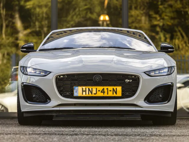 Jaguar F-TYPE P575 AWD R 75