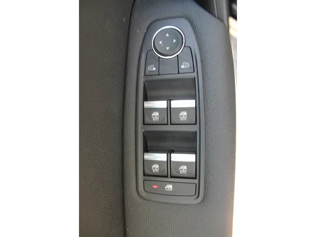 Renault Captur 1.3 TCe 140 PK Intens | Camera achter en sensoren voor | 18' LM Velgen |
