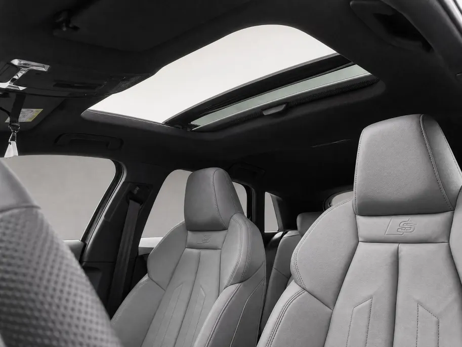 Audi A3 Sportback 40 TFSIe 150kW/204PK S Line · Panoramadak · Leder · Camera · Apple/Android Car Play · Drive select