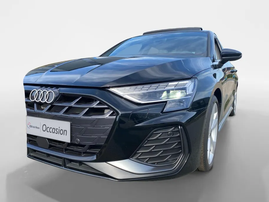 Audi A3 Sportback 35 TFSi mild-Hybrid S-Tronic aut. S Edition S Line Sportstoelen | Pano dak | SONOS Sound | Camera | Stoelverwarming | CarPlay | Cruise Control adapt. | Etc.