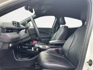Ford Mustang Mach-E AWD 75 kWh 269PK | 95% SOH | DEMO | Stoel- stuur en vooruit verwarming | Zwart dak en spiegels | Navigatie