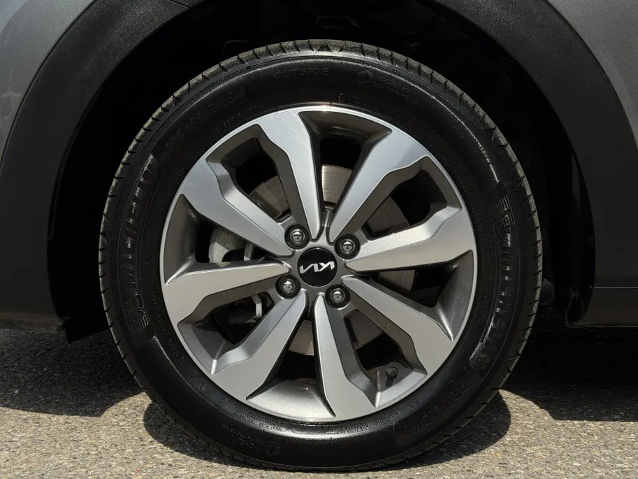 Kia Stonic 1.0 T-GDi MHEV DynamicPlusLine | Apple Carplay / Android Auto | Navigatiesysteem | Stoel + Stuurverwarming | Licht + Regensensor | Parkeersensoren + Camera Achter | Cruise Control | 16' Lichtmetalen Velgen