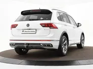 Volkswagen Tiguan 1.4 TSI eHybrid 245pk DSG R-Line Business · Camera · Inklap. Trekhaak · Dodehoeksensor · Parkeer Assistent · Stuur- & Stoelverwarming · 19'Velgen ·