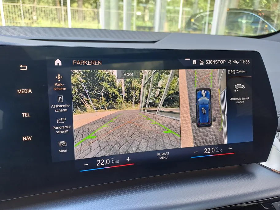 BMW 2 Serie Active Tourer 220i AUTOMAAT | Sensoren | Navigatie | Cruise | 360 Camera | Head-up display | Elektrisch verstelbare stoel | Apple Carplay/Android Auto