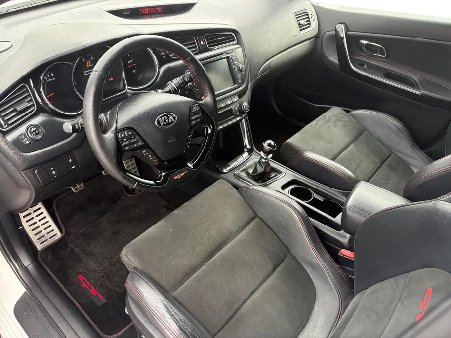 Kia cee'd 1.6 GT | 204PK! | Stoelverwarming | Cruise control | Clima