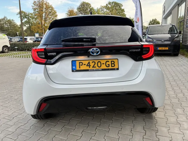 Toyota Yaris 1.5 Hybride Executive | Bi-Tone | Pdc (12367km)