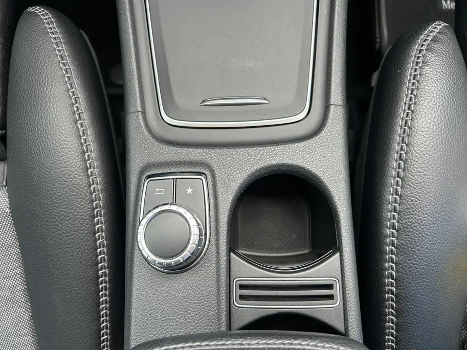 Mercedes-Benz GLA 180 Business Solution Limited | achteruitrijcamera | cruise control | start/stop systeem | Bluetooth telefoonvoorbereiding | schakelmogelijkheid aan stuurwiel |